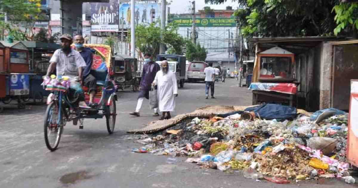 Mayor vs UNO: Garbage piles up on the streets of Barishal